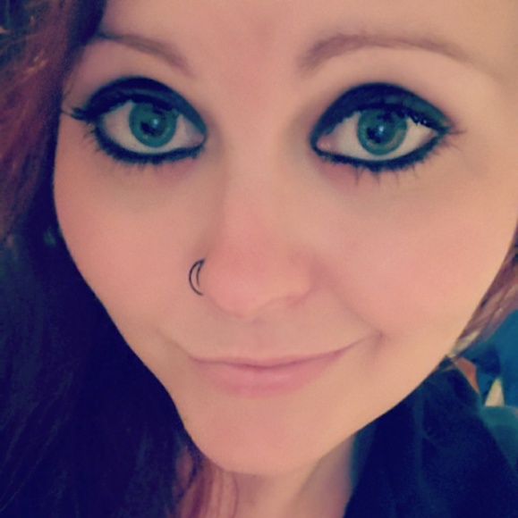 Meet Your Posher, KT - Picture 4 of 8